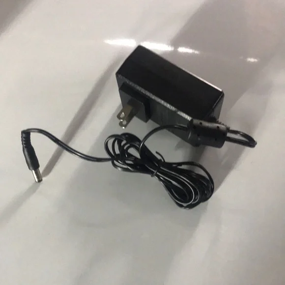 Best Buy Essentials Black Alarm Clock Radio - Picture 5 of 10